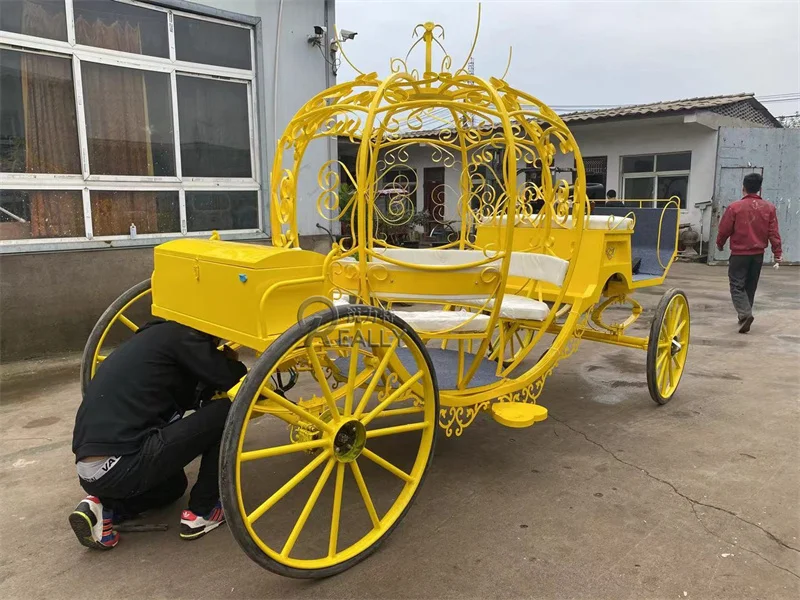 รถม้าฟักทอง Royal Cinderella สุดหรูยานพาหนะเที่ยวชมสถานที่สี่ล้อกลางแจ้งสําหรับ 4-6 คนในสหรัฐอเมริกา