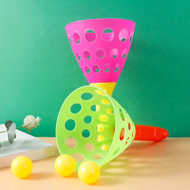 Una coppia di giocattoli divertenti sportivi per bambini doppia palla catapulta interazione genitore-figlio palla da tiro scuola materna all'aperto gioco per bambini in plastica