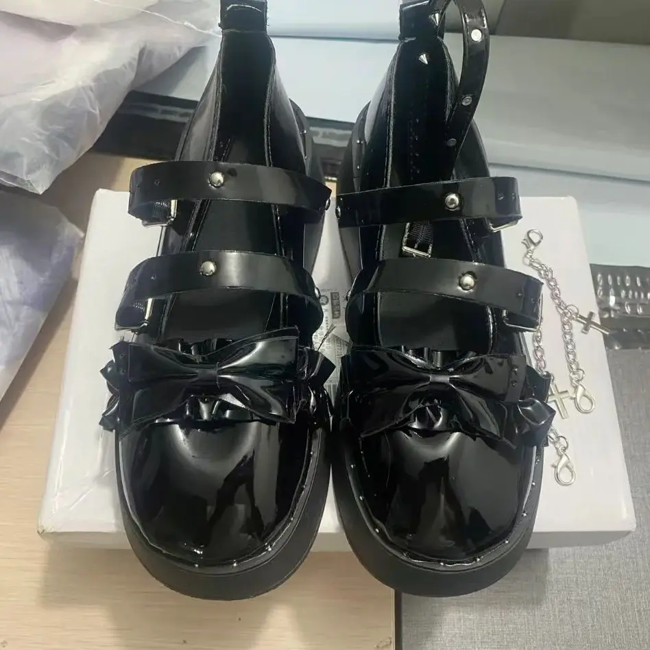 

Dophee оригинальные туфли в стиле панк Sweet Spice Girls Y2k на толстой подошве, студенческие туфли-лодочки с бантом и заклепками, женская обувь Мэри Джейн в стиле Лолиты