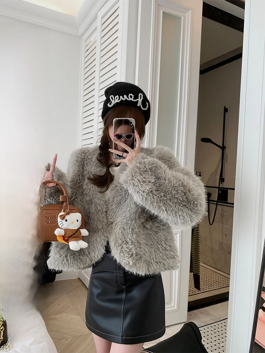 

Ele Women's Fur Coat Jaet Fake Fur Skin Inteated Long Sve V-Ne Regular Length Winter Faion Outerwear