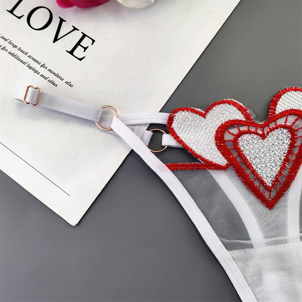 3 ks/sada roztomilé cosplay sexy spodní prádlo dámské průsvitné krajkové tanga spodní prádlo s nízkým pasem a nastavitelným popruhem ve tvaru srdce - náhled 6