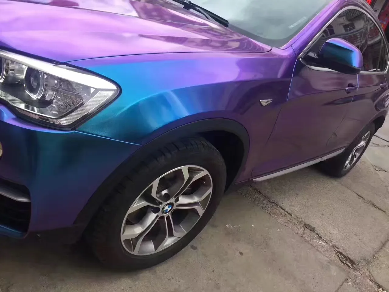 Adesivi per avvolgimento per auto camaleonte lucido Pellicola in vinile che cambia colore Pellicola per avvolgimento per auto senza bolle da blu a viola Accessori per auto