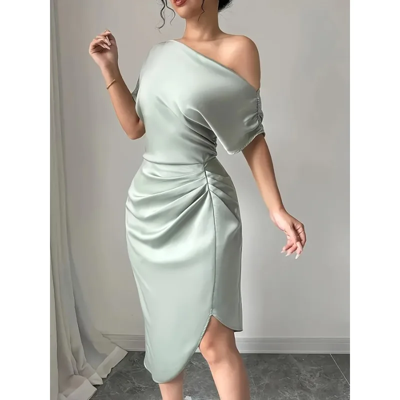 Robe moulante sexy plissée à col asymétrique - Brise visuelle la routine, ajoute une mode unique et une version du style infinie