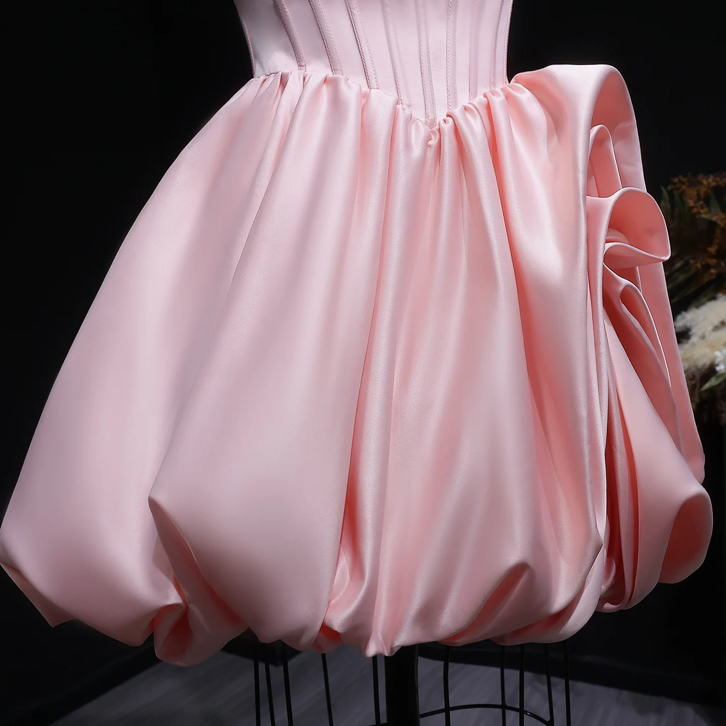 Sharon Said Rosa trägerloses 3D-Blumen-Homecoming-Kleid, plissiertes Korsett, Satin, Dubai, kurzes Cocktail-Abschlussball-Partykleid, RM139, maßgeschneidert – Detail 8