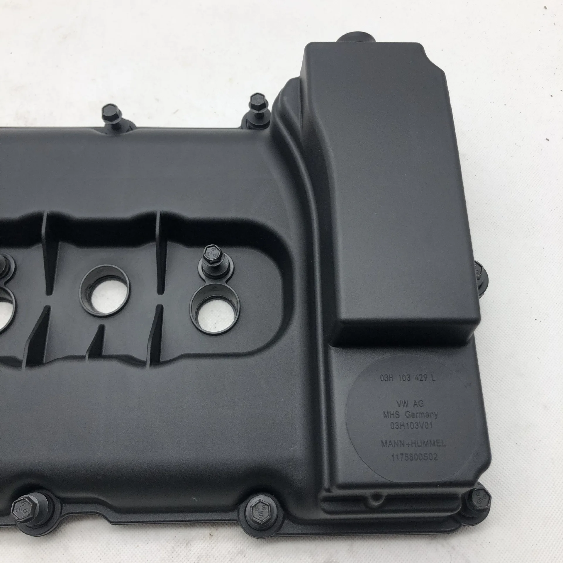 For Porsche valve cover 95510513500
