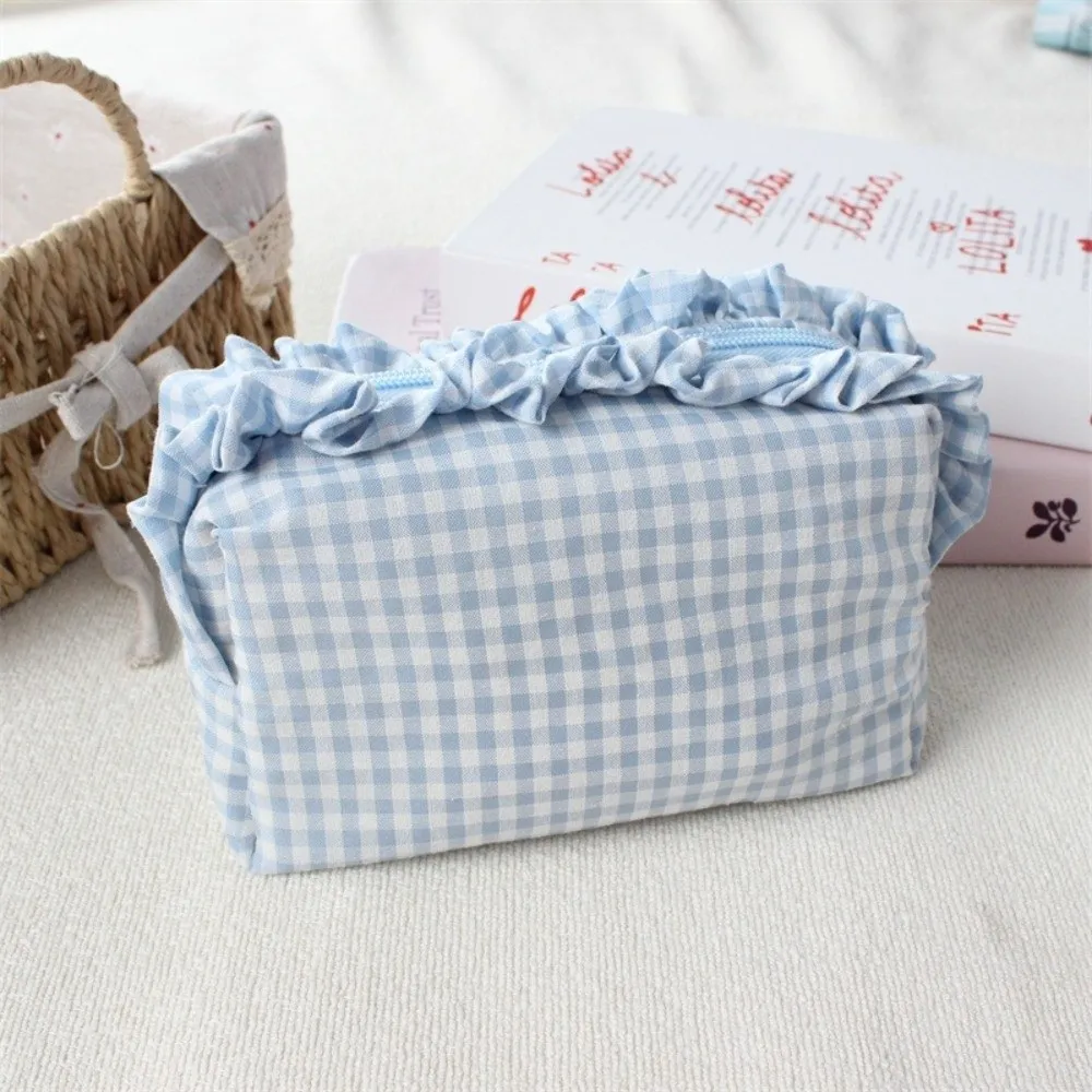 Quilted Design Ruffle Edge Makeup Bag Gingham Plaid Zipper Closure Plaid Pattern Cosmetic Bag Washable Lightweight Toiletry Bag