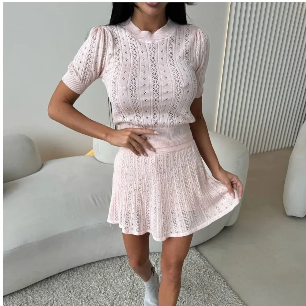 

Casual Elegant Short Skirt Suit Fashionable Elegant Solid Color Round Neck Short-sleeved Top High-waisted Skirt Two-piece Set