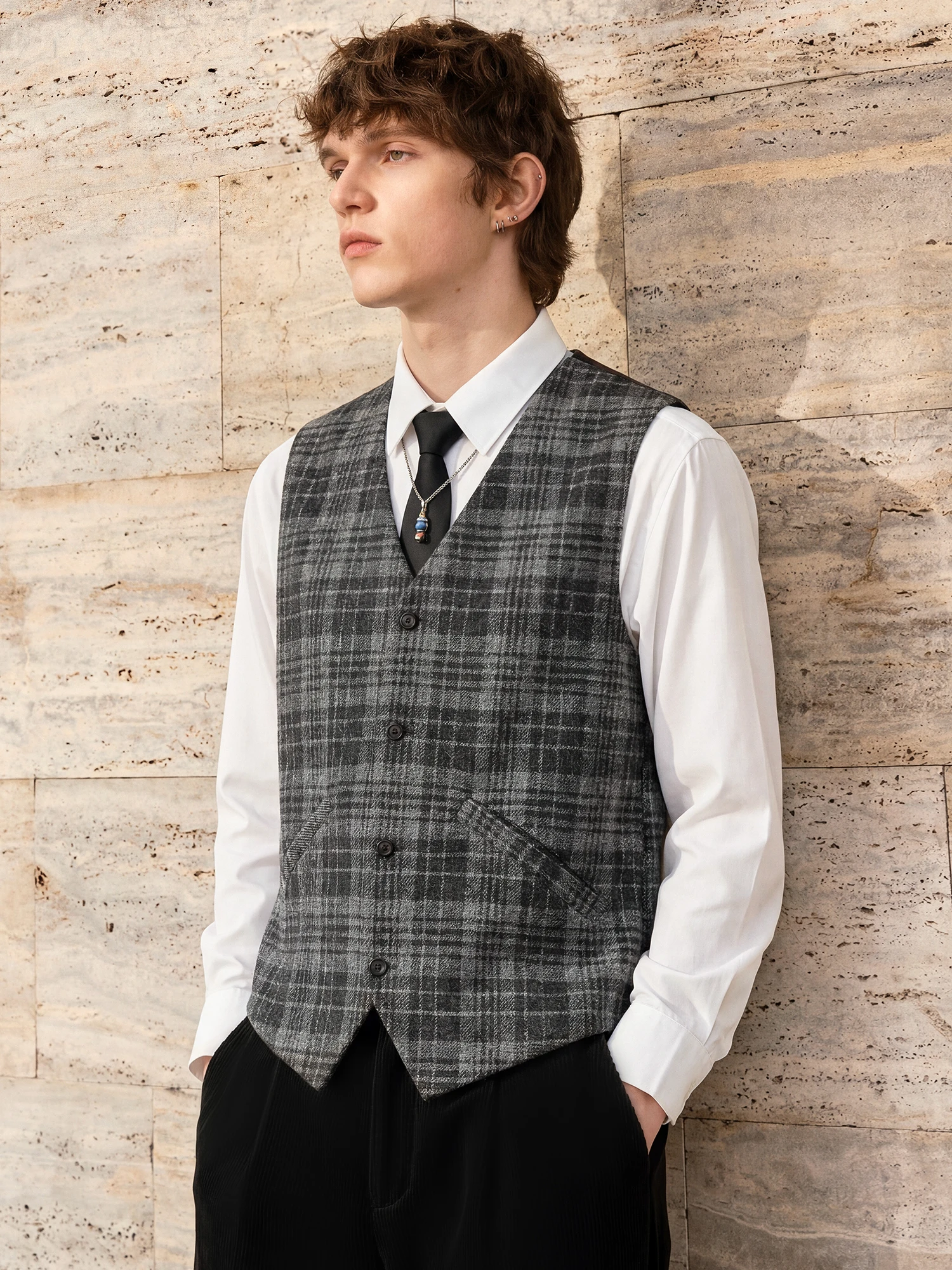 Retro Plaid V-Neck Vest Unisex Breathable Casual Sleeveless Innerwear for Spring Autumn Standard Fit Business Casual Style