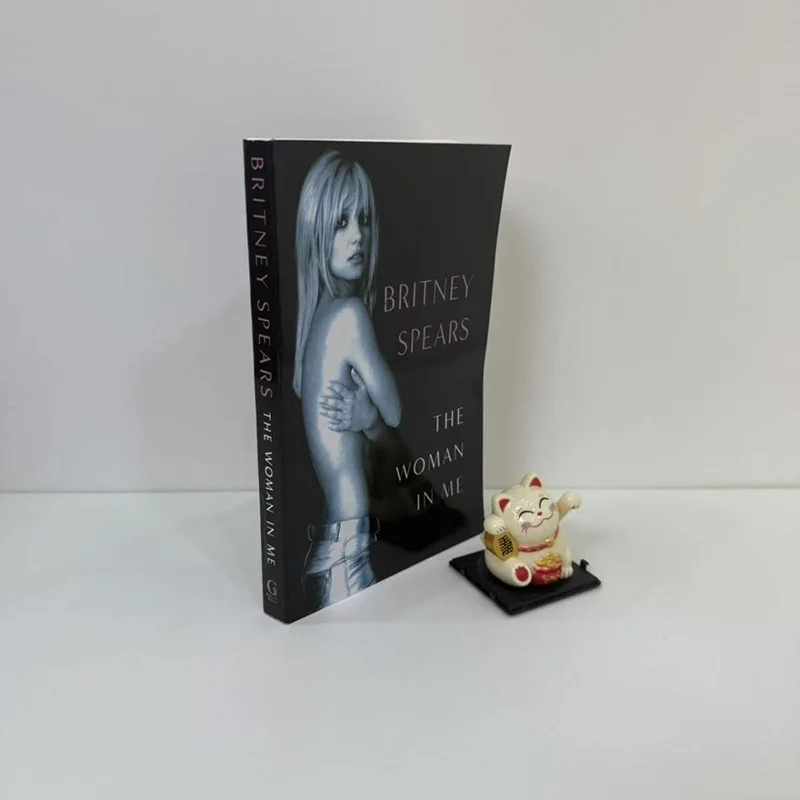 

The Woman In Me Britney Spears Autobiography Paperback English Version Libros Livros