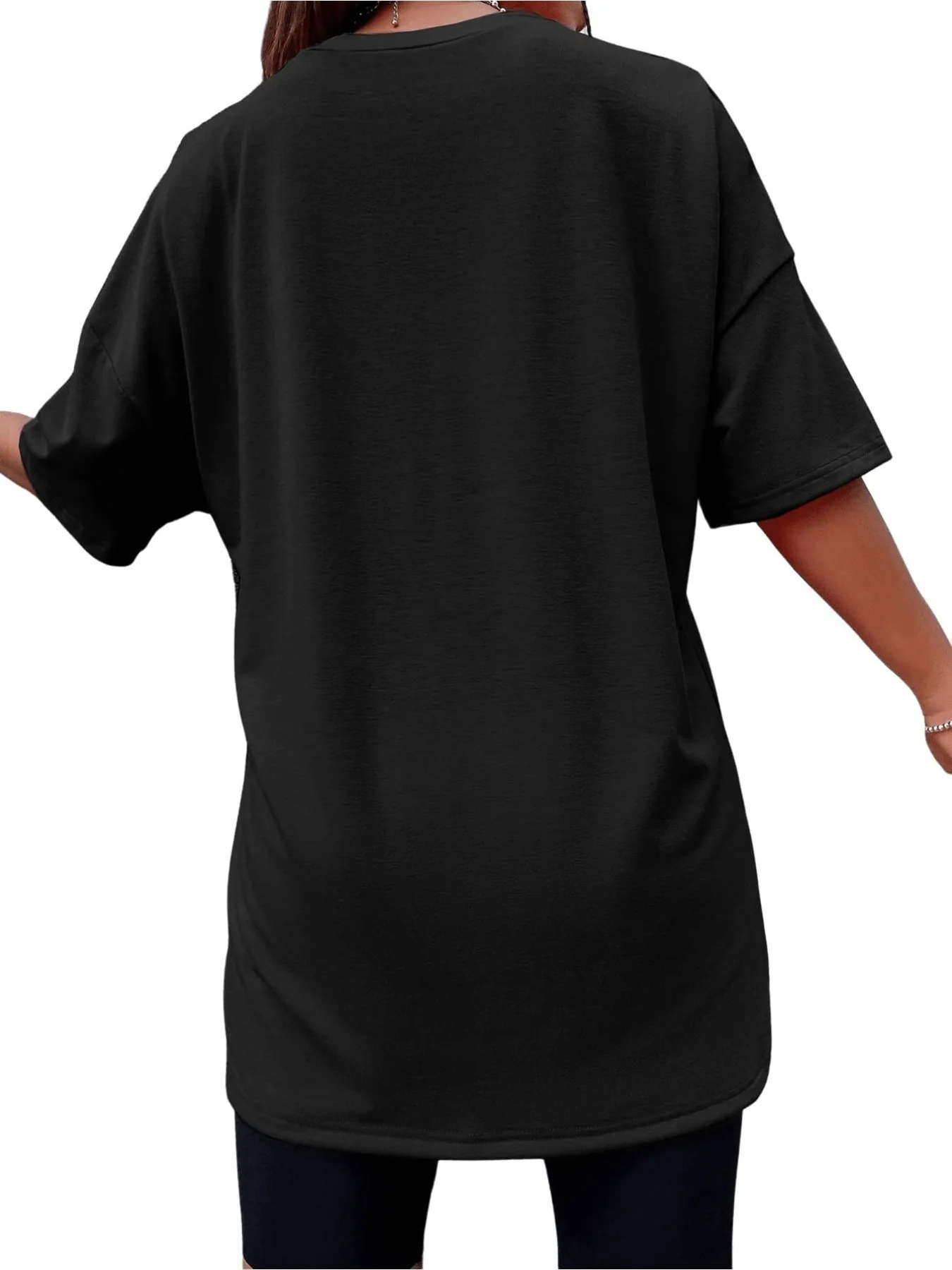 تي شيرت نسائي احتفالي مع قبعة سانتا وزجاج النبيذ مطبوع بأكمام قصيرة ورقبة دائرية هدية مثالية لعيد الميلاد وعيد الشكر