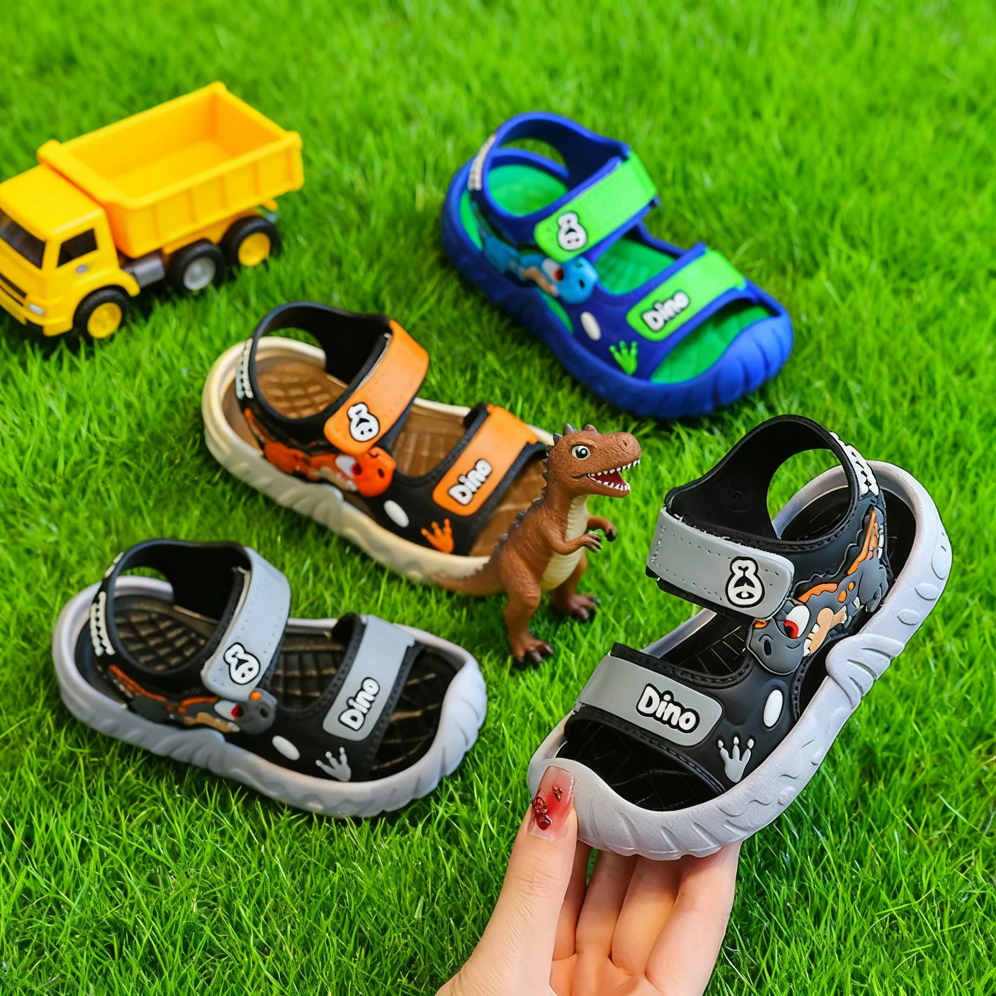 3D-Dinosaurier-Sportsandalen für Kleinkinder, geschlossener Zehenbereich, kollisionssicher, verstellbarer Riemen, rutschfeste Sommerschuhe mit weicher Sohle für den Außenbereich – Detail 2