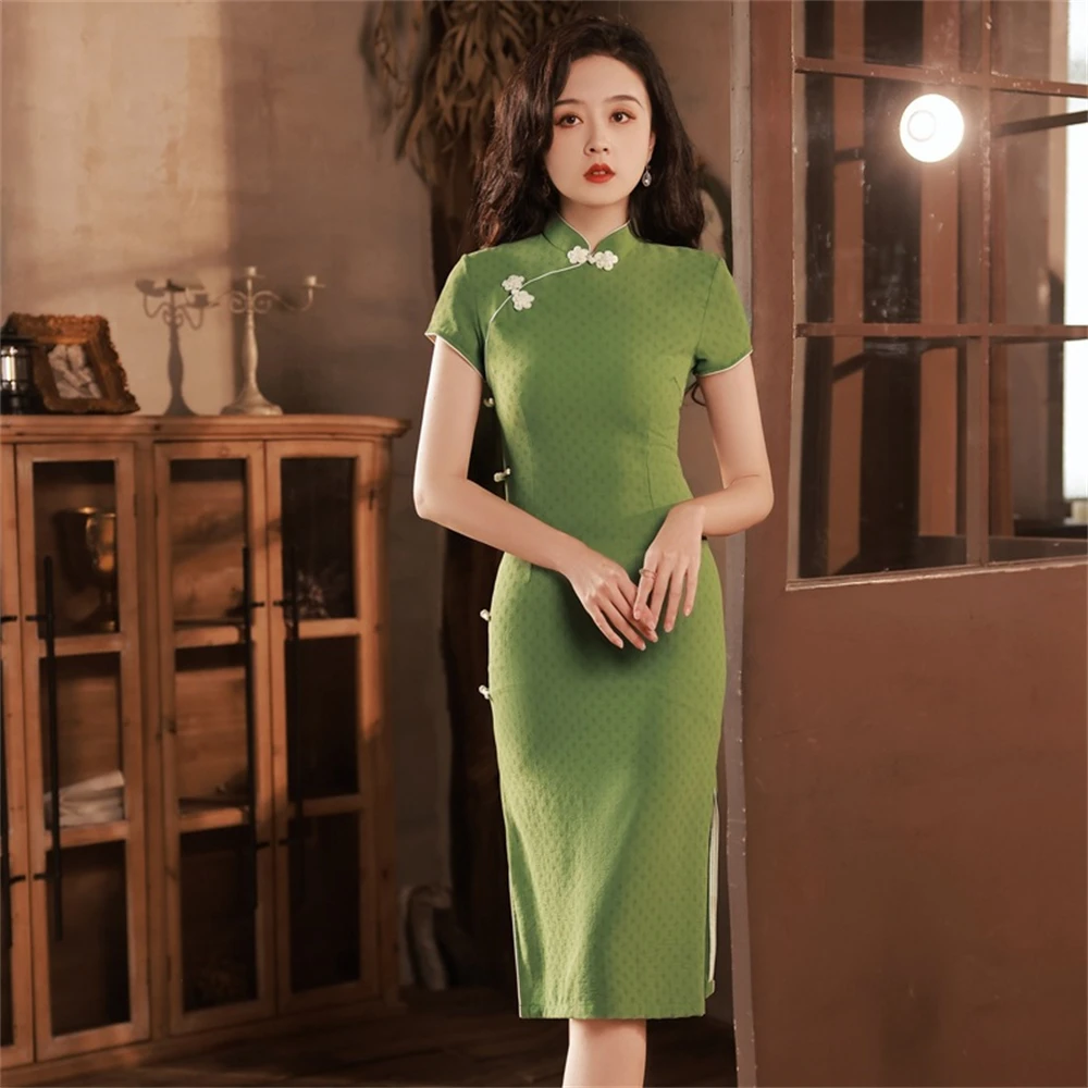 

Green Mid-length Short-sleeved Cheongsam Elegant Vintage Chinese Traditional Side Split Qipao Dress Formal Party Gown Oriental