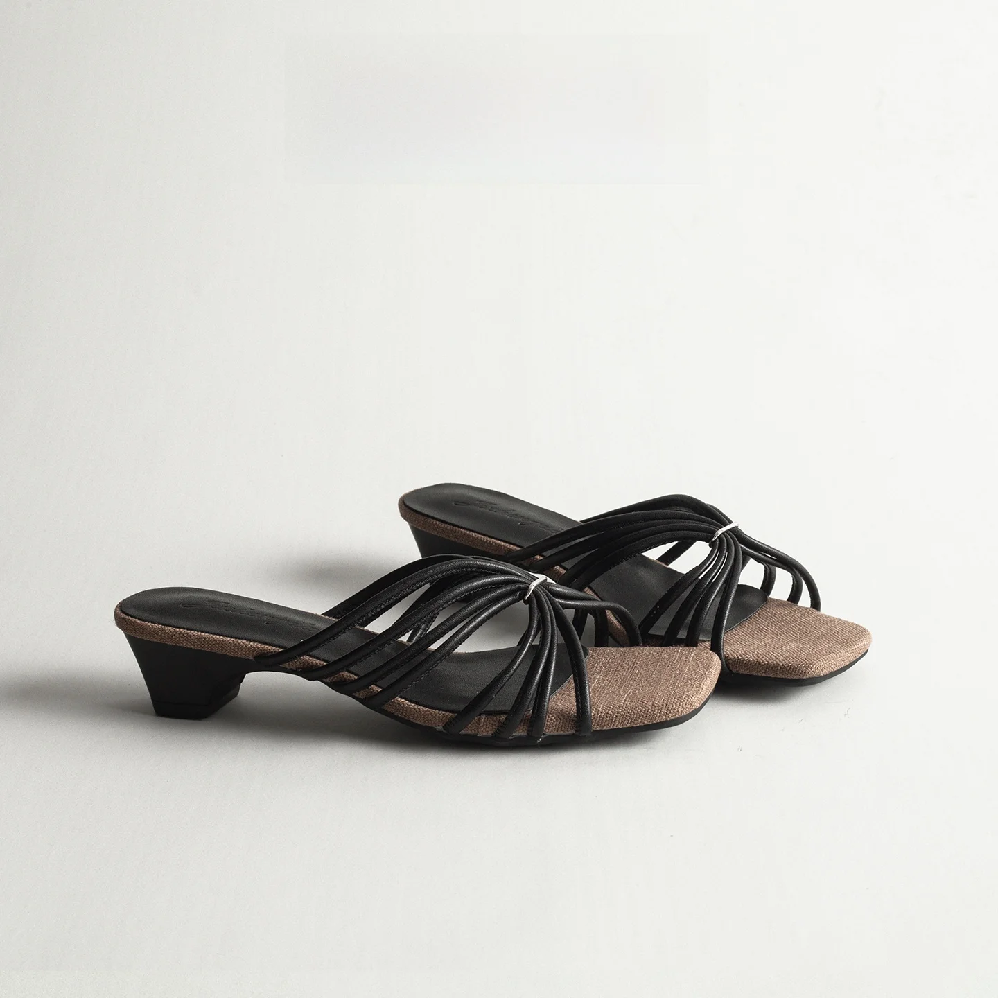 Retro Style Casual Vacation Women's Sandals Fashionable Outdoor Wear Comfortable Thick Heel Strap Slippers for Beach Leisure