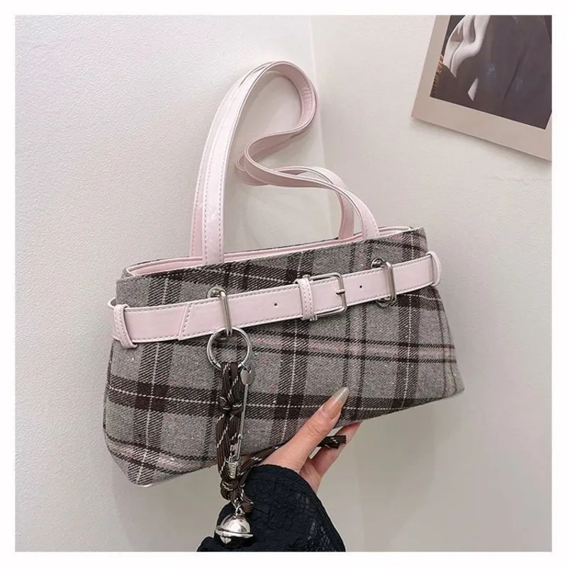 春夏ファッション-大容量脇下バッグ-レディース-2026年新作-ペンダント付き-カジュアル通勤ショルダーバッグ-ハンドバッグ