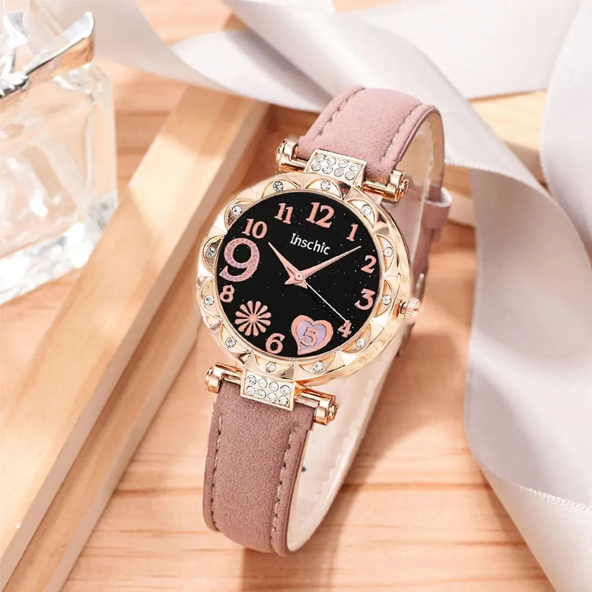 2PCS Women\'s Fashion Trend Simple Digital Rhinestone Leather Quartz Watch Love Crystal Luxury Luxury Bracelet Gift Set