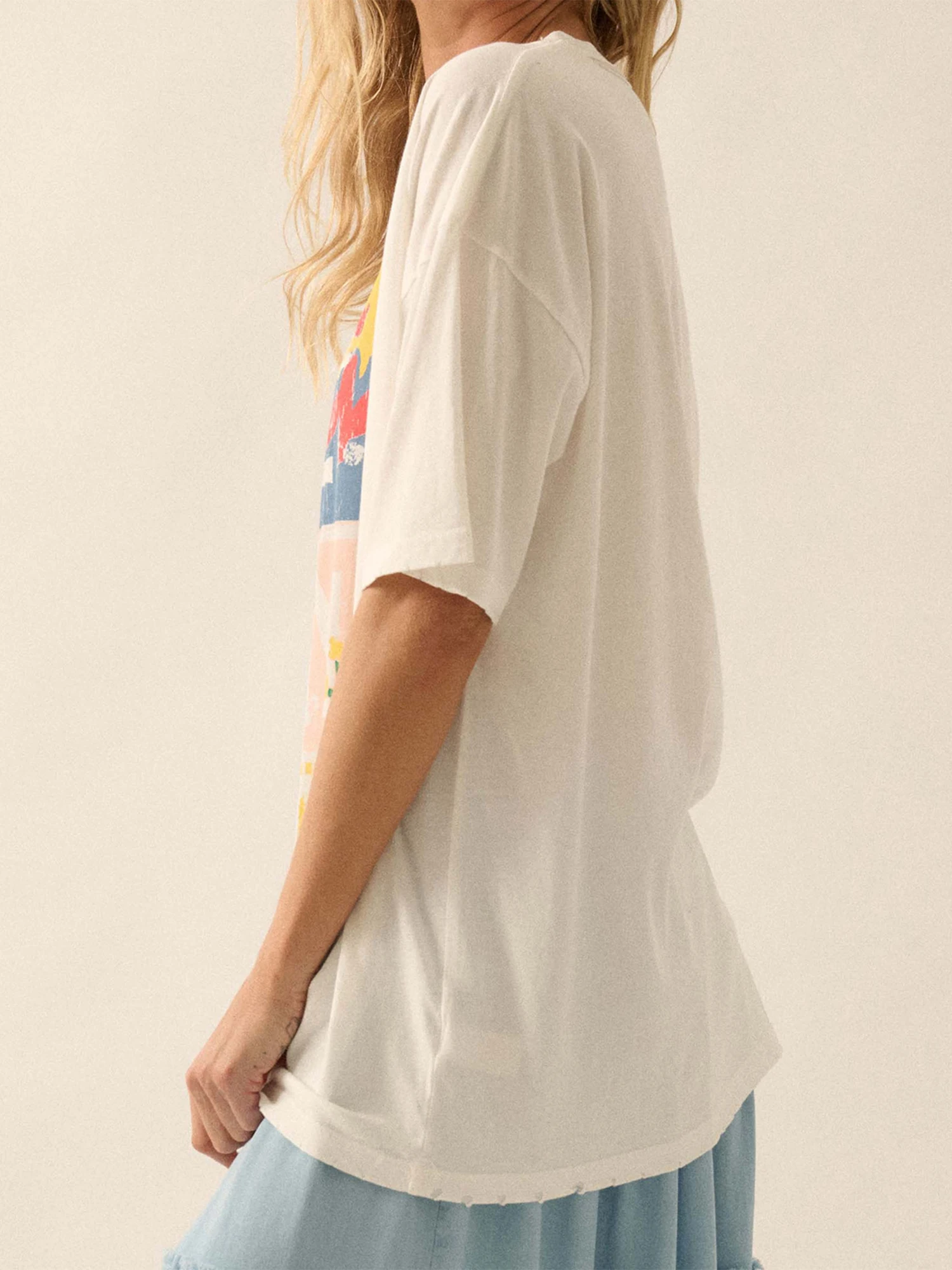 Sommer-Freizeitoberteile für Damen, kurzärmelig, V-Ausschnitt, geometrischer Druck, entspannte Passform, Bluse mit Rüschendetail