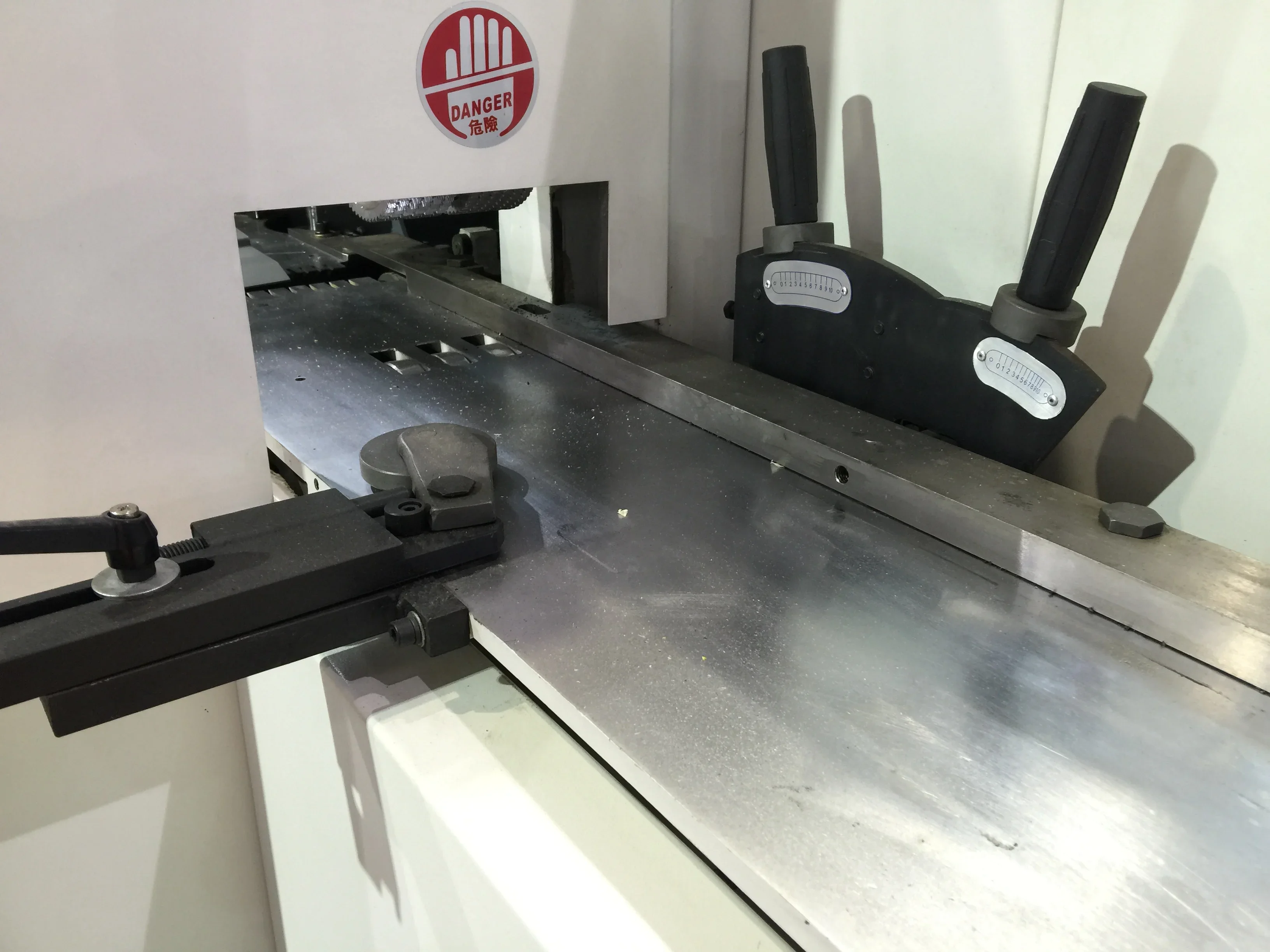 2 mesin Indu5ial otomatis empat sisi Moulder