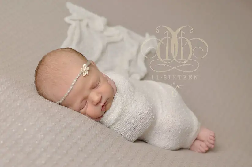 White Stretchy Knitted Wrap for Newborn Photography Props