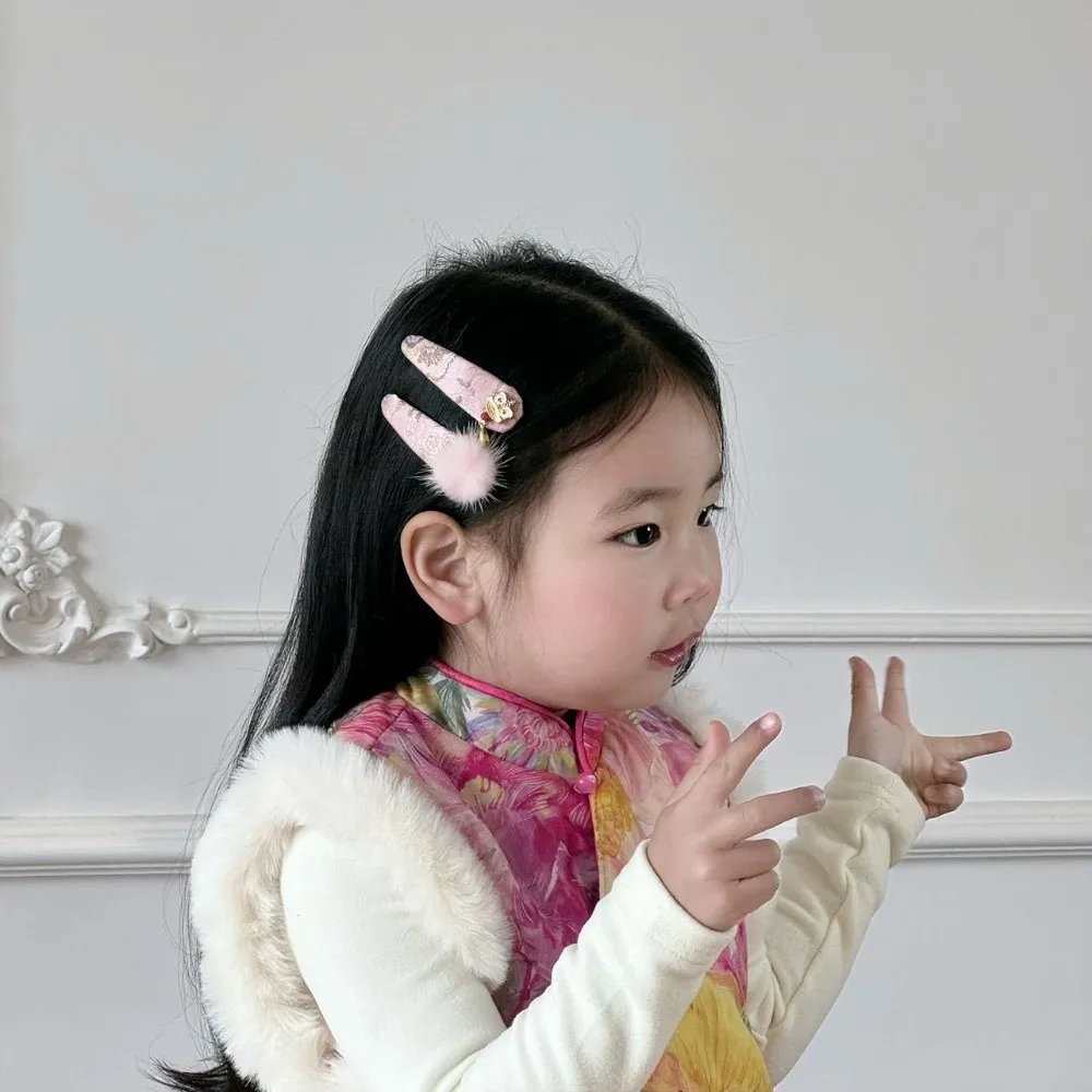 

1 Pair Lion Dance Children's Chinese Hairpins Plush Ball Tang Suit Headwear Embroidered Satin Barrettes Embroidered Bow