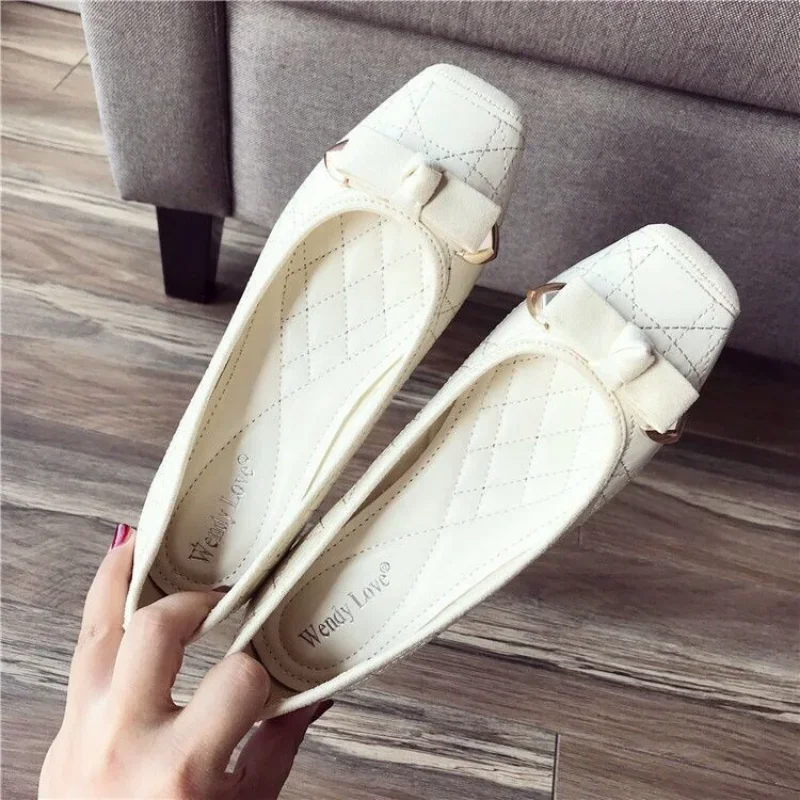 Bean Shoes Women\'s 2024 New Square Head Plus Size Flat Shoes Women Bow Bright Flat Soft-soled High Quality Leather Shoes