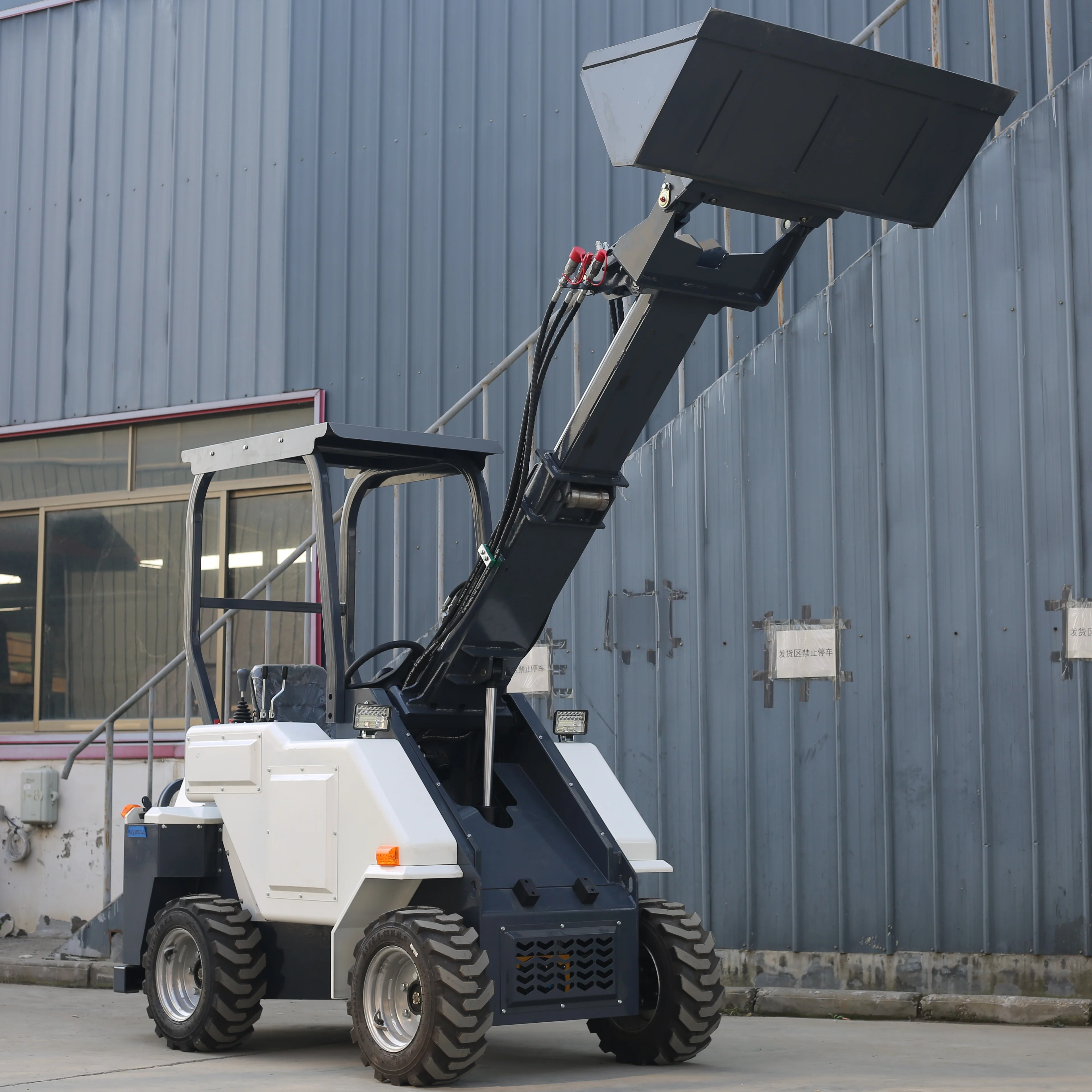 Farm Ranch Use High Horsepower Diesel Loader 4×4 Wheeled All Terrain Transporter Home Use Small Loader Kubota Engine Customized