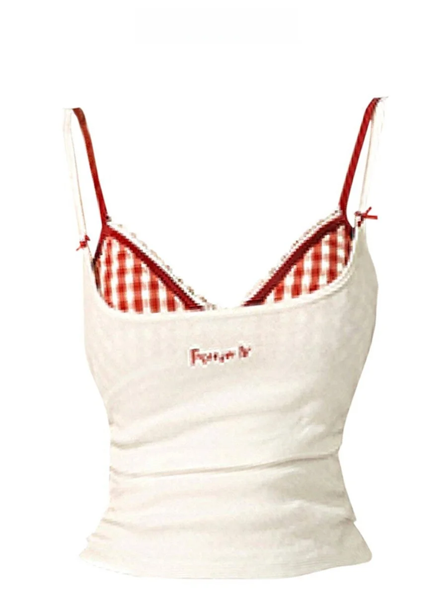 

Сексуальный облегающий комплект из двух предметов: топ-майка в горошек с кружевной отделкой и шорты. Повседневный летний комплект для дерзких девушек.