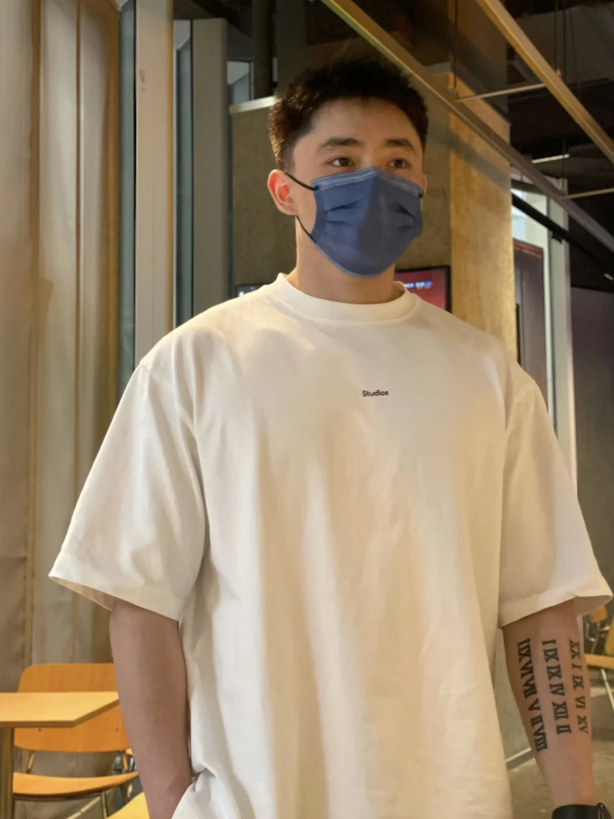 

Высококачественная футболка свободного кроя с коротким рукавом, молодежная, универсальная, повседневная, с круглым вырезом и дизайном с буквенным логотипом.