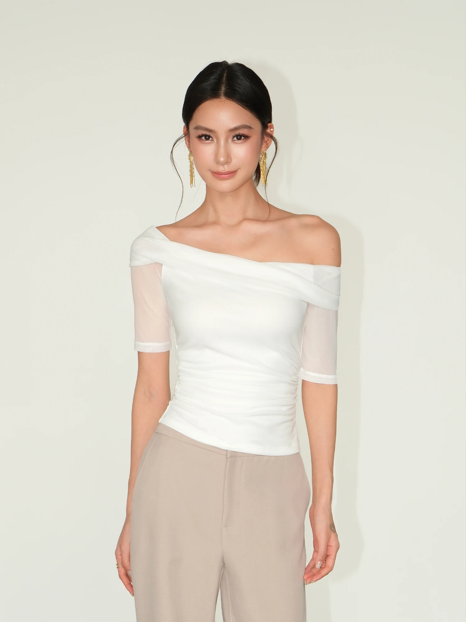 

Модная женская футболка с открытыми плечами и коротким рукавом, облегающая, из нейлоновой ткани, повседневная