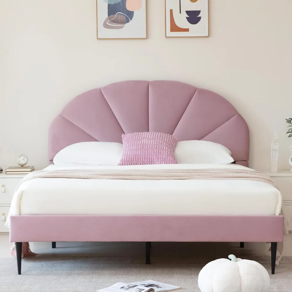 Roze bedframe queensize, zwaar uitgevoerd gestoffeerd bed met uniek hoofdeinde, zacht fluwelen platformbed met houten lattenbodem