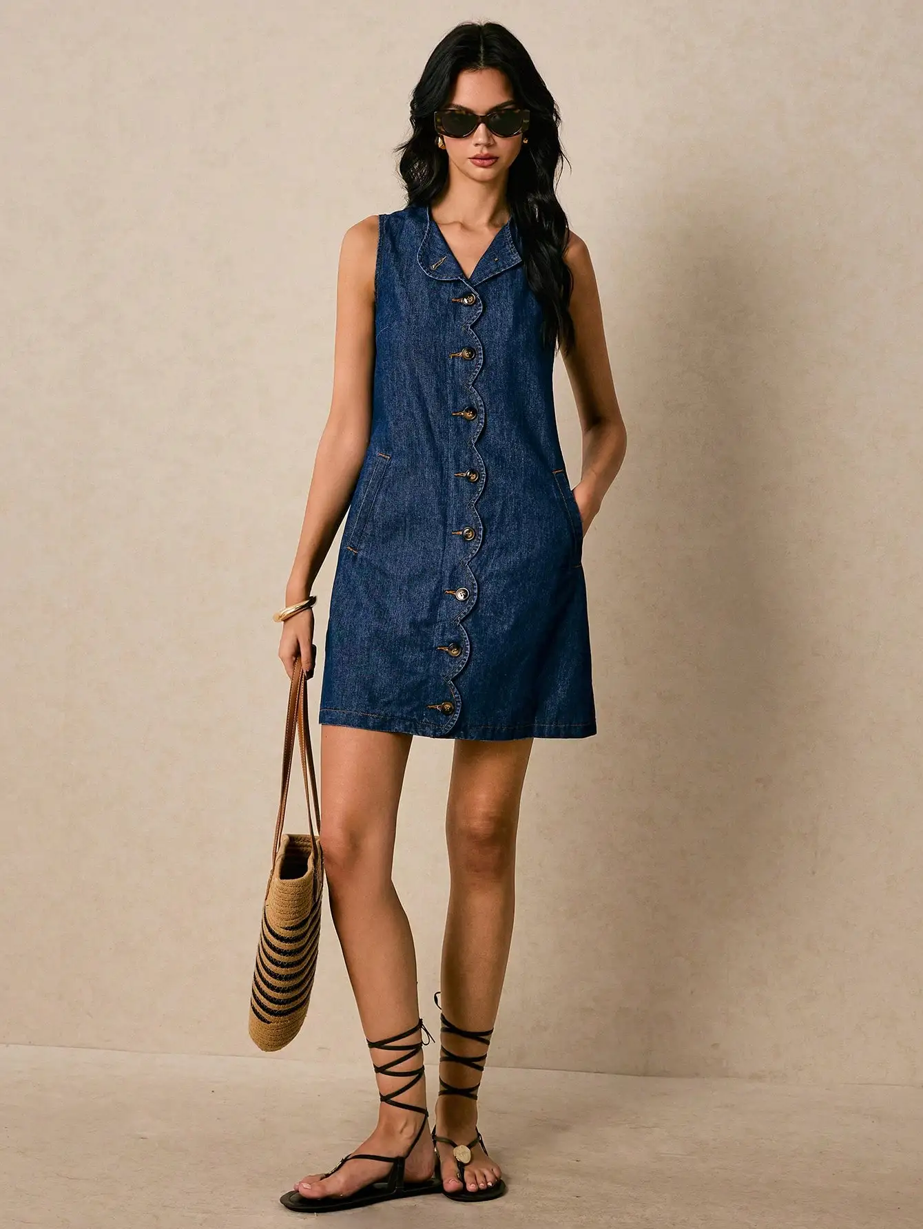 

Женское джинсовое платье с карманами, волнистой планкой, застежкой на пуговицы спереди, без рукавов, А-силуэт, мини-платье