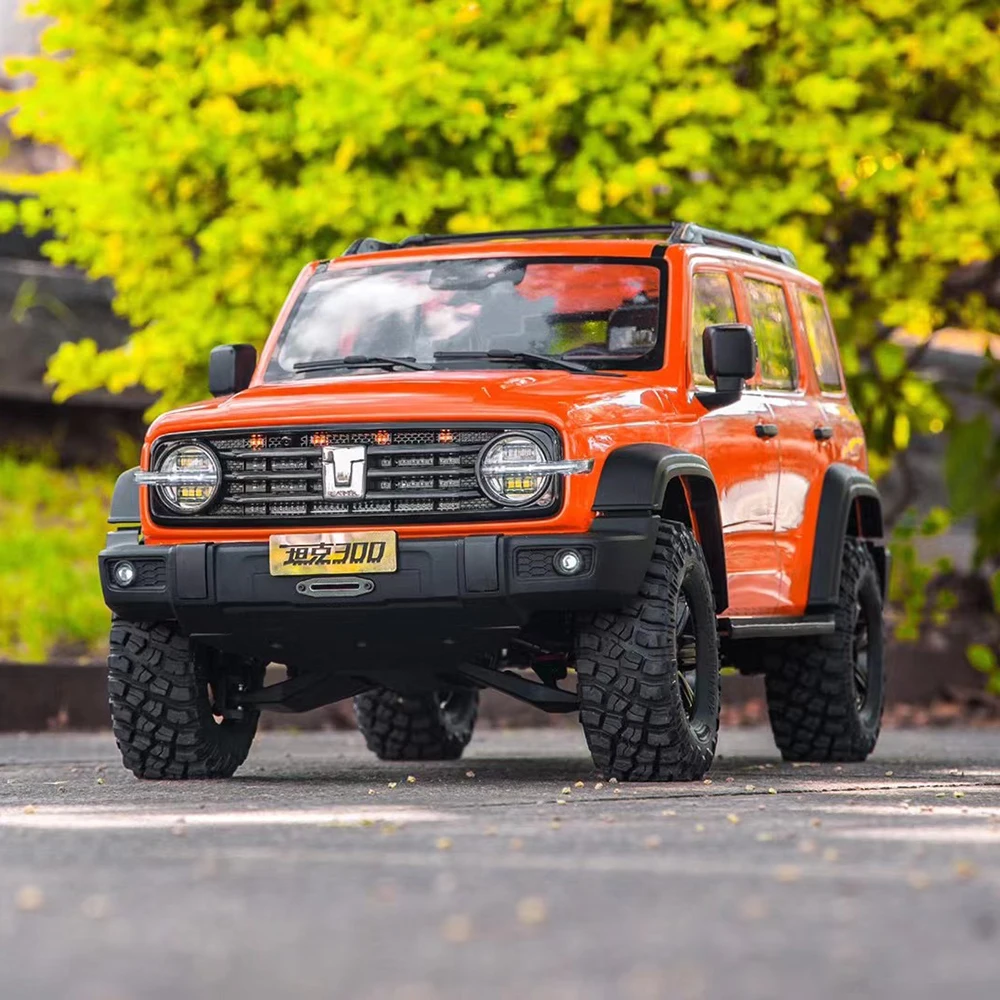Traction Hobby KM Tank300 V2 4WD RTR 1/8 Crawler Cars Adult RC