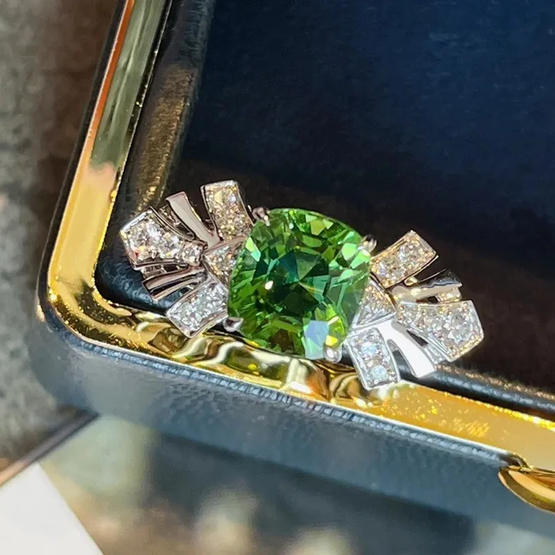 Luxury Real Silver Wedding Rings for Women Cushion cut 3ct Green Simulated Diamond Engagement Ring 925 Pure Silver Fine Jewelry