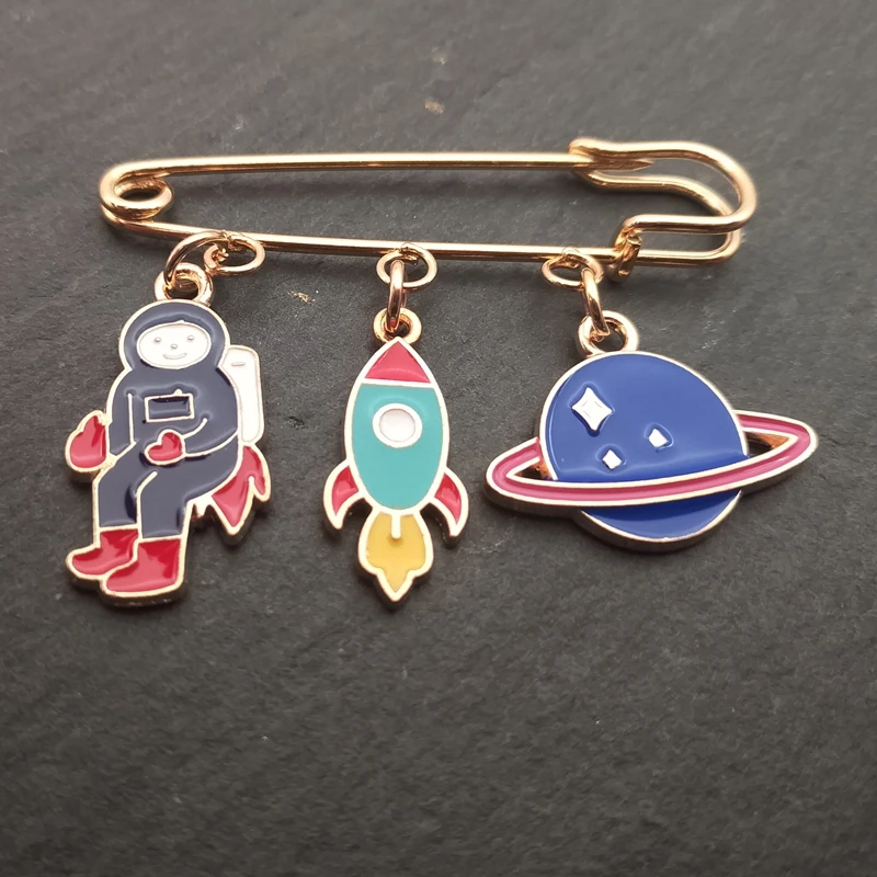 Aviation series enamel pin flying saucer planetary spaceman pin aviation rocket space knight brooch jewelry for you around