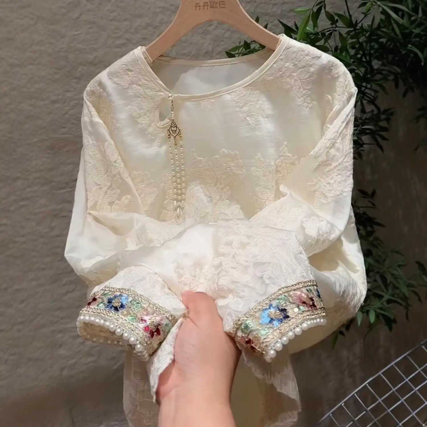 

New Chinese embroidery national style lace shirt women's spring light luxury high-end long-sleeved top foreign style shirt