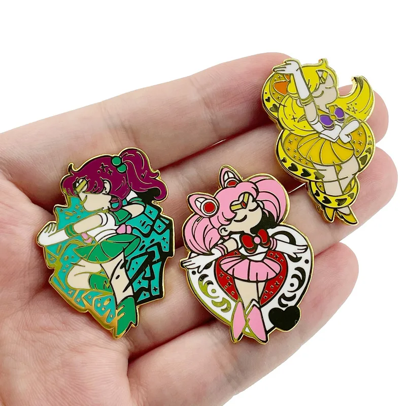 Sailor Moon broches de Anime de dibujos animados japoneses, alfileres de solapa para mochila, Pin de esmalte, insignias de maletín para niños y niñas, accesorios de joyería