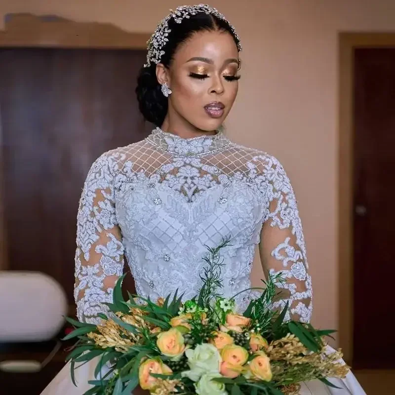 Abiti da sposa in raso di cristallo personalizzati Abiti a maniche lunghe 2021 Abiti da sposa da giardino di campagna africana Splendido applique in pizzo B
