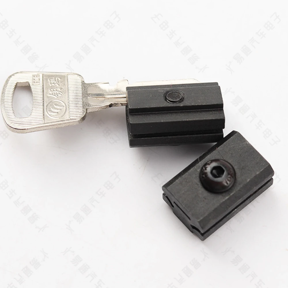 YUEMA Key Blank Clamp for FUGONG GOSO Key Cutting Machines Chuck Universal Semicircular Key Embryo Fixture