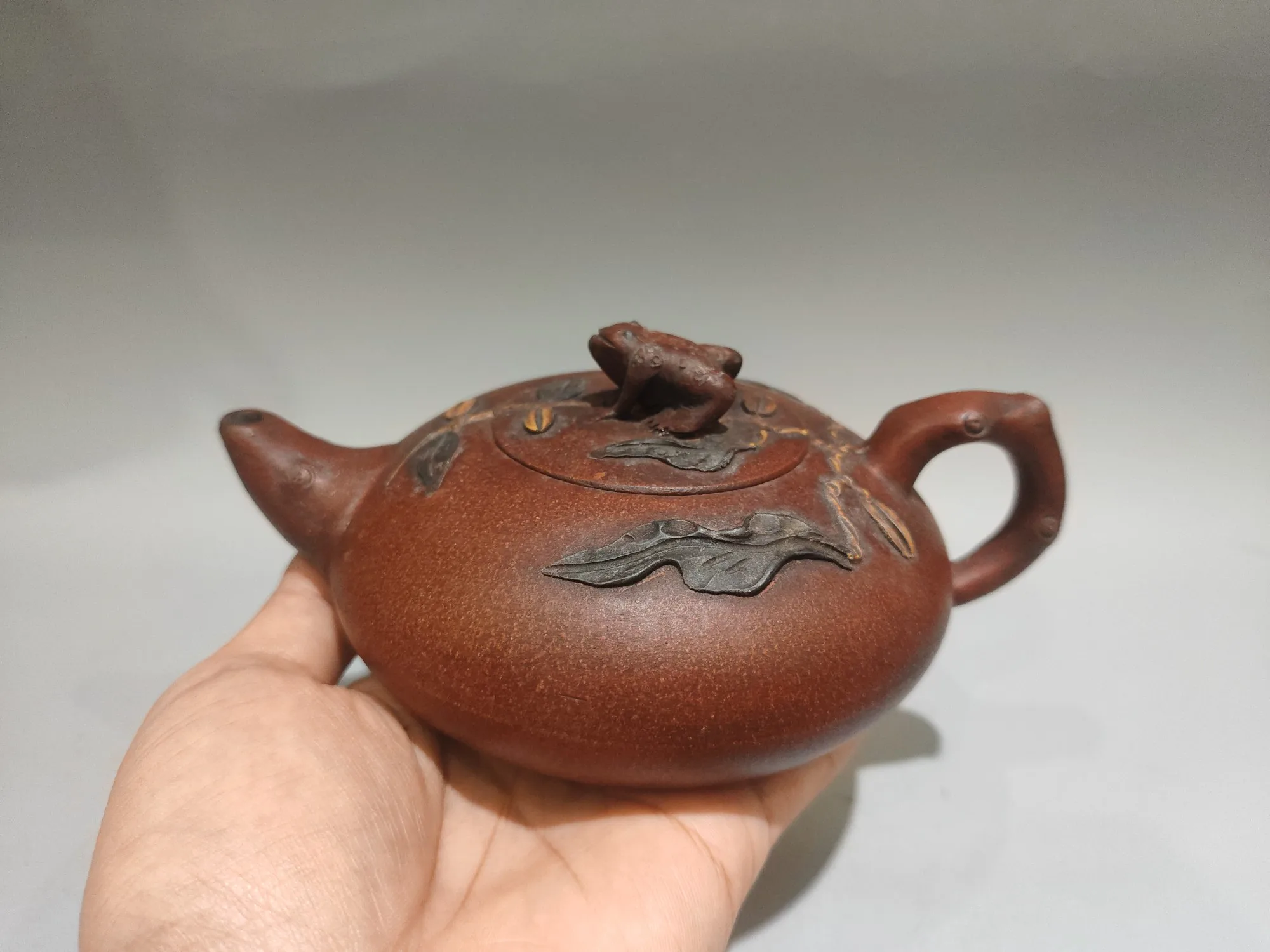 Purple Clay Teapot Red clay Mud painting Lotus leaf pattern Frog Pot Kettle Teapot Flagon Tea Charm tea tasting