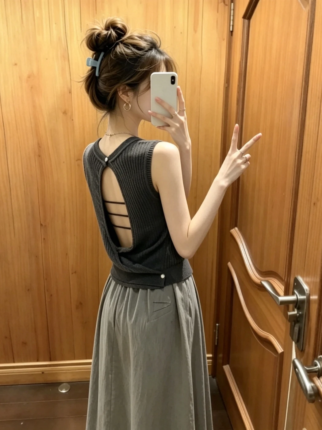 

Sexy Backless Sleeveless Knitted Vest Pure Desirable Summer New Style Women's Fashion Design Button Detail Slimming Top