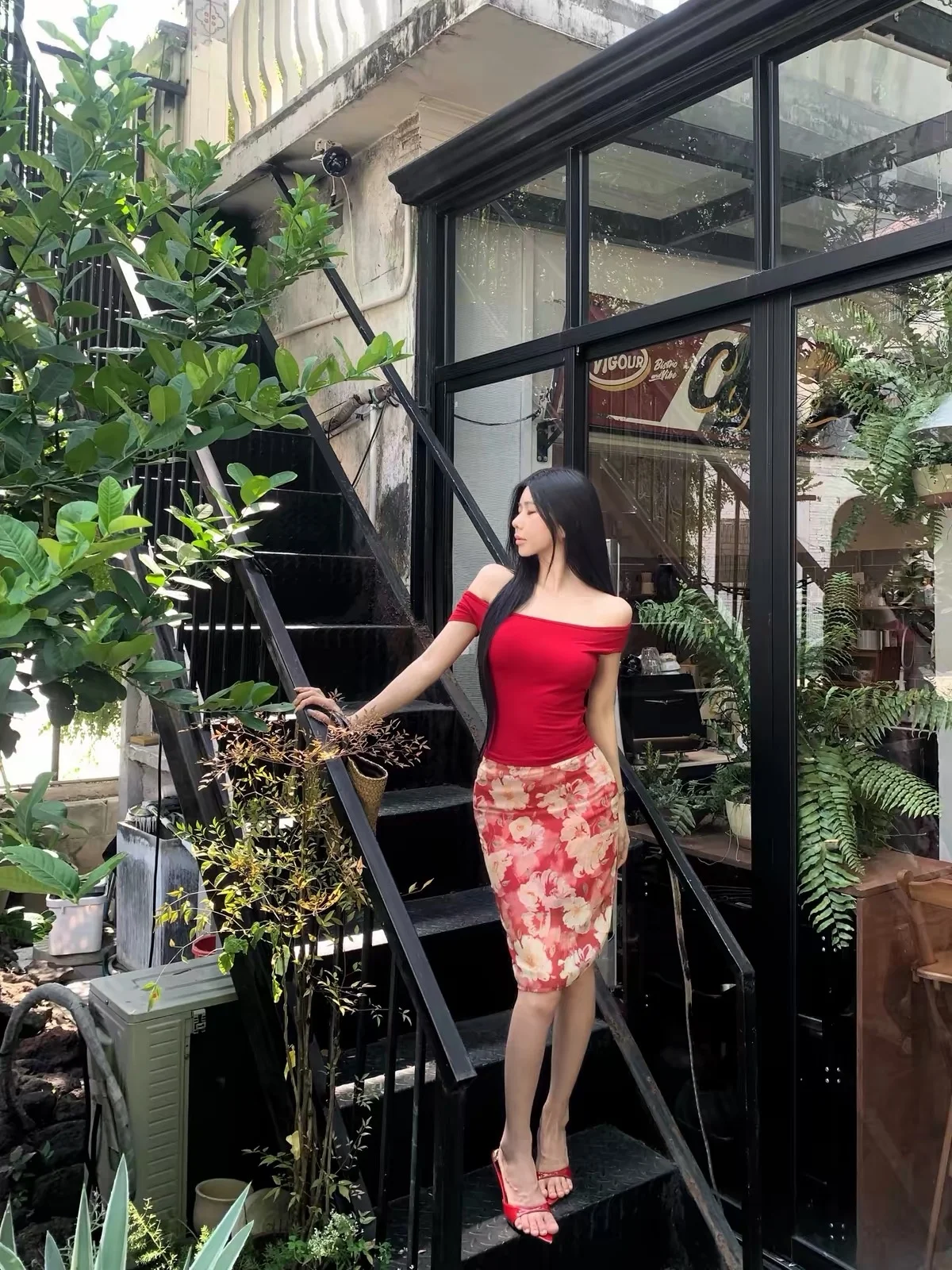 Red Floral Print One-Shoulder Set Women's Summer Fashion Two-Piece Suit Bright Dopaamine Holiday Style  Dress And T-Shirt