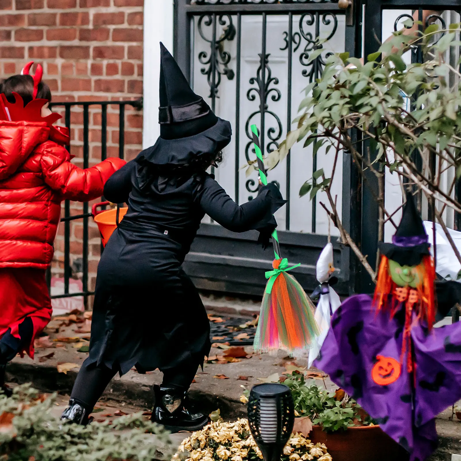 

Вещьественная метла ведьмы на Хэллоуин: Премиум-метла из пластиковой нити для костюмированных вечеринок, косплея, маскарадов, карнавалов, ролевых игр, декоративная