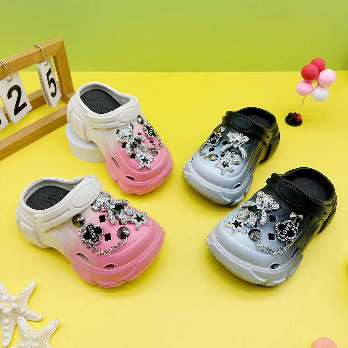 

Cute and Versatile Family Slippers for Boys and Girls, New Colored Diamond Bear Eva Clogs, Soft-Soled Non-Slip Toe-Cap Sandals 606