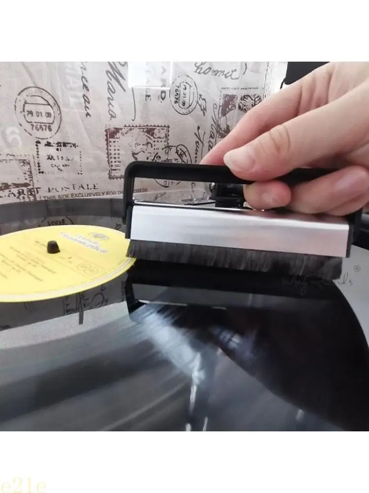 

E21E Carbon Fiber Cleaning Carbon Fiber Vinyl Record Dust Cleaner Brush