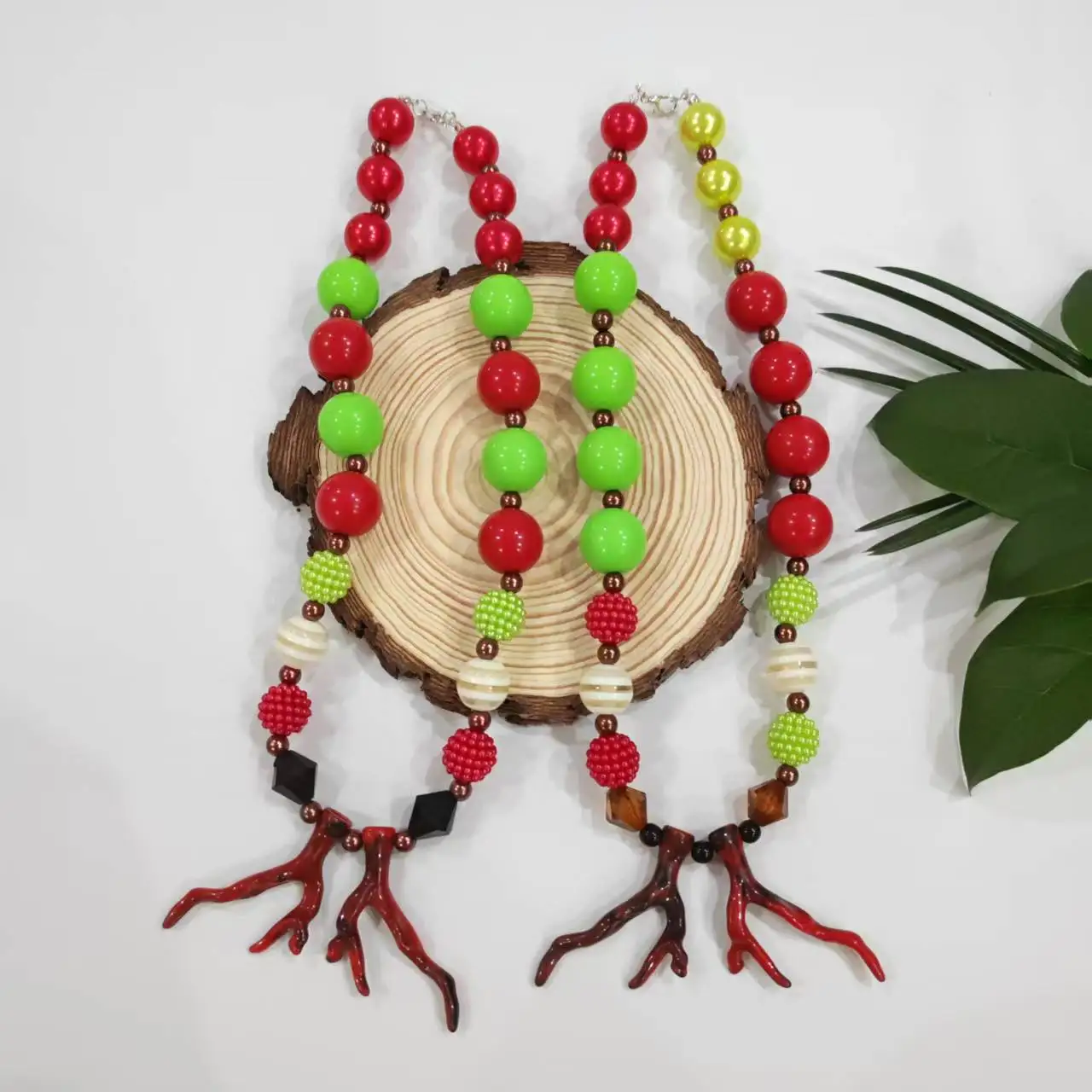 

Red Green Beads Matching Antler Pendant Necklace for Children Handmade kids Christmas Funny Necklace