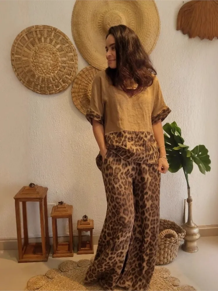 

2025 Summer Print Splicing Women's 2 Piece Set Fashionable Short Sleeved Pullover Top Loose Wide Leg Trousers Casual Pants Sets