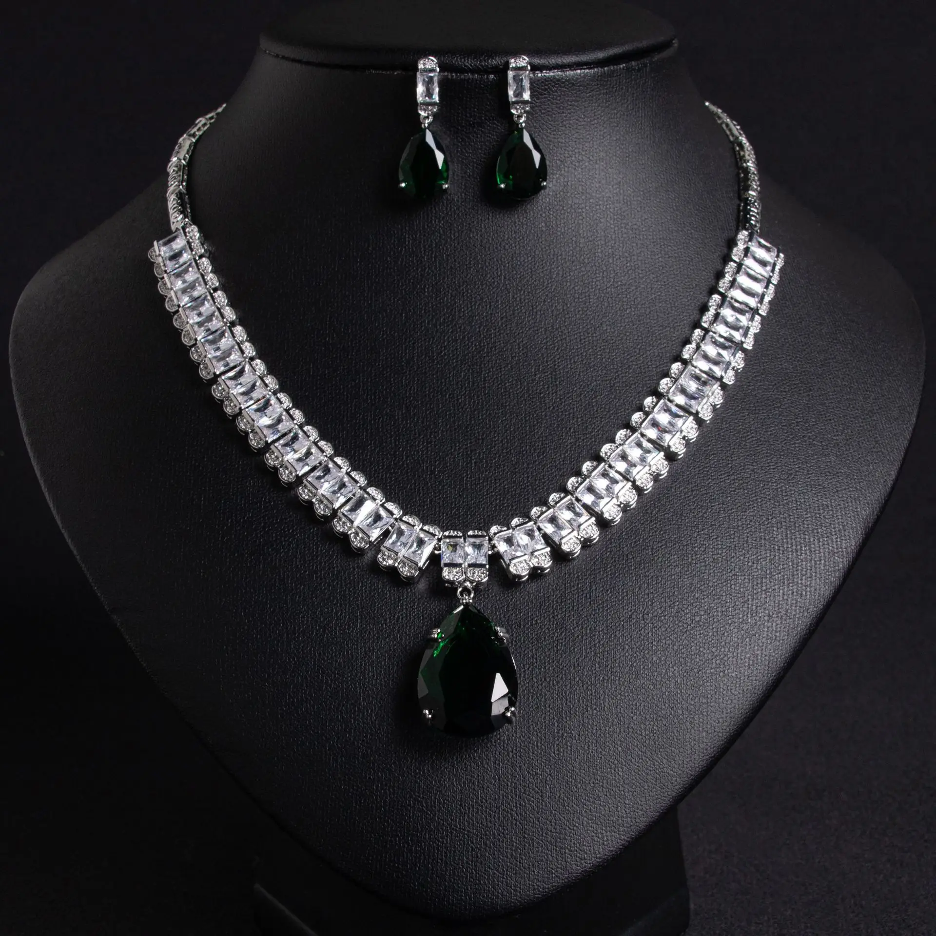 

New Premium Rugged Necklace Earrings Everyday Unique Light Luxury Jewelry Set for Dubai Wedding Travel Holiday Gift M-759