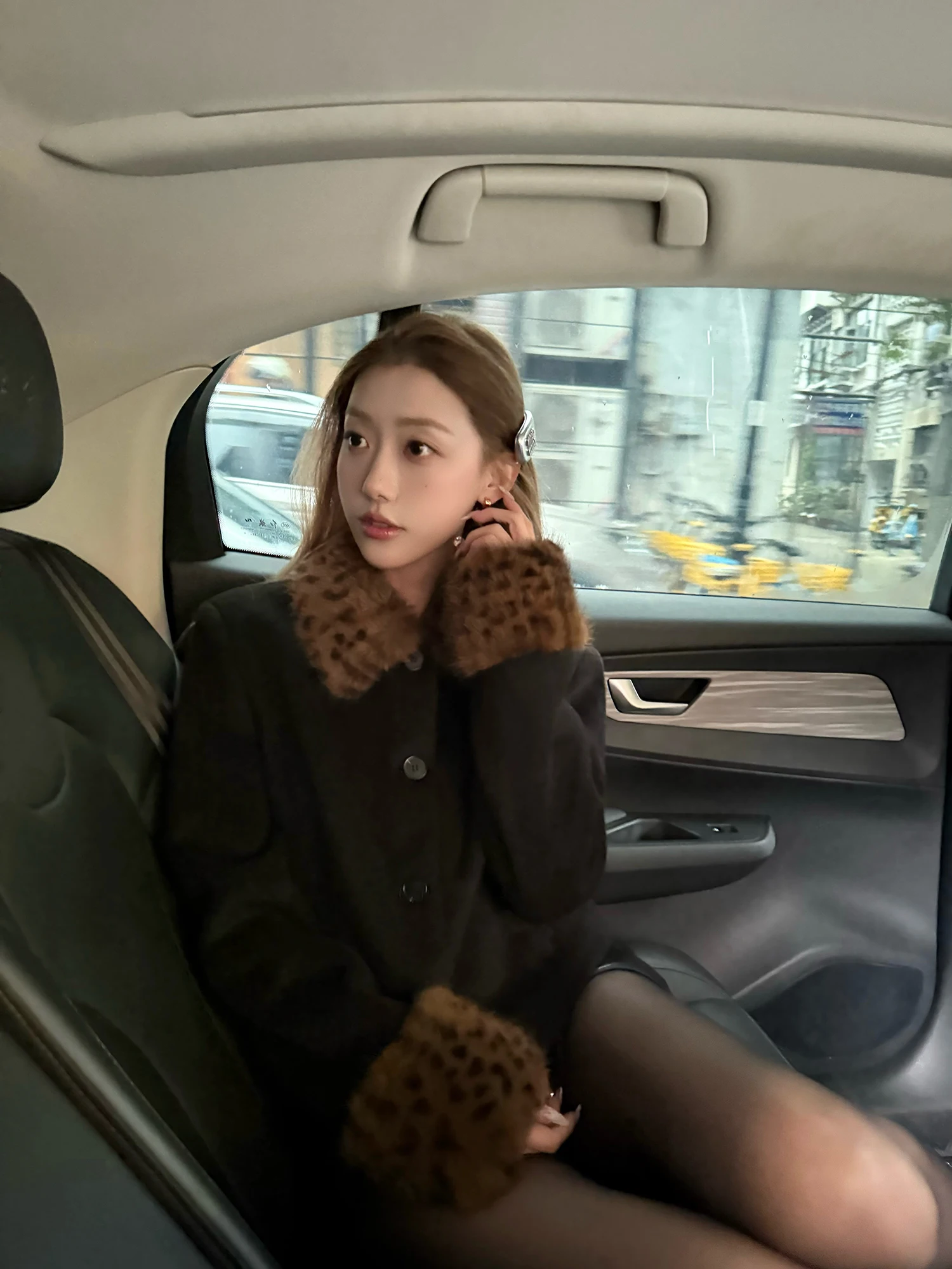 

Bla Lamb Wool ор Пальто на одной пуговице с леопардовым принтом и меховым воротником Осень-зима Теплый утягивающий дизайн Повседневная женская куртка