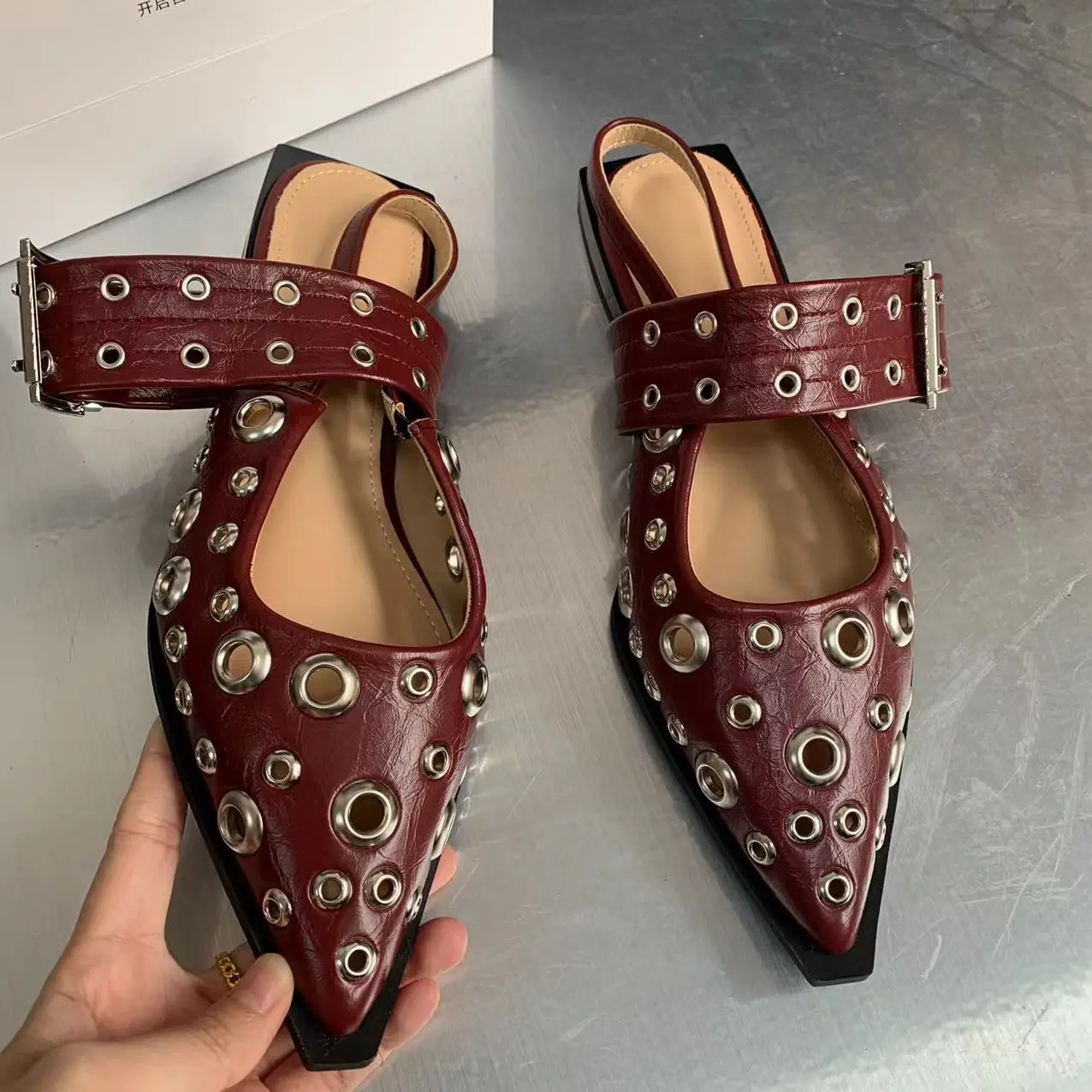 Zapatos planos de punta estrecha para mujer, sandalias transpirables de diseñador, moda de lujo, color rojo vino