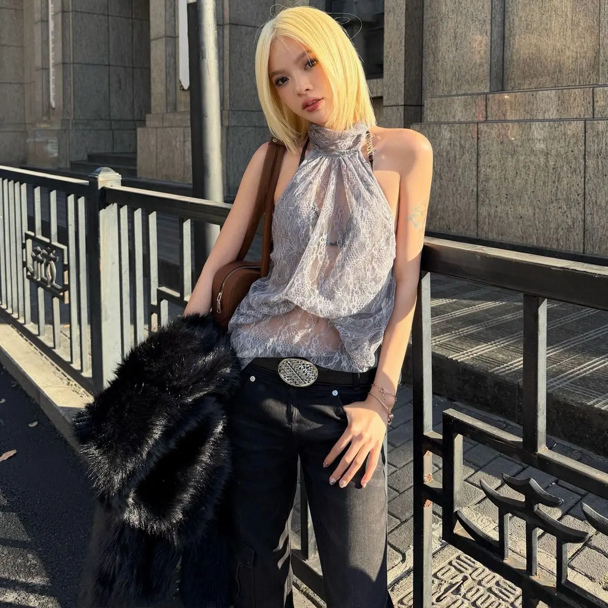 Yedinas Ausgeschnittene Sexy Spitzen-Tanktops für Damen Ärmellos Koreanischer Stil Viele Bewertungen Sommerliche Neckholder-Tops 2000er Jahre Kleidung Y2k Tanktops – Detail 3