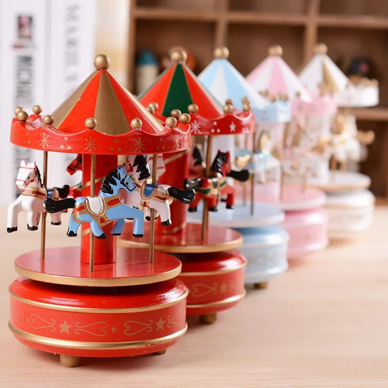 105 * 190mm European Style Pointed Top Clockwork Eight Tone Sky City Carousel Music Box Couple Creative Birthday Gift